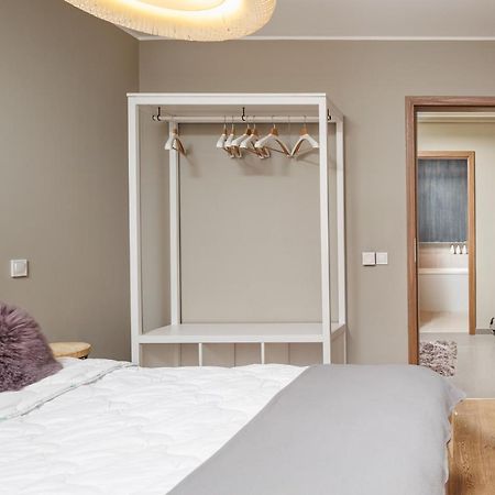 Cosmopolit Booking Brassó Kültér fotó