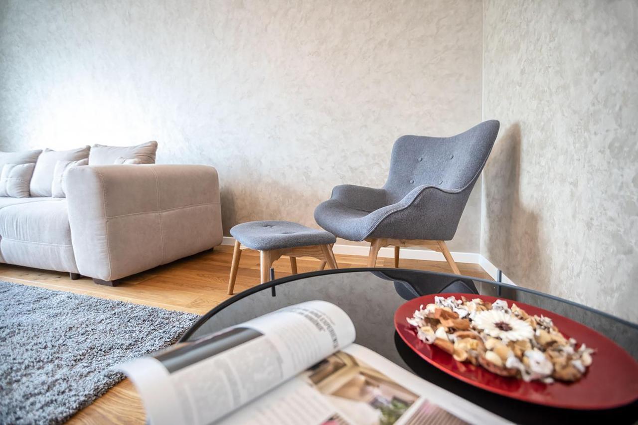 Cosmopolit Booking Brassó Kültér fotó