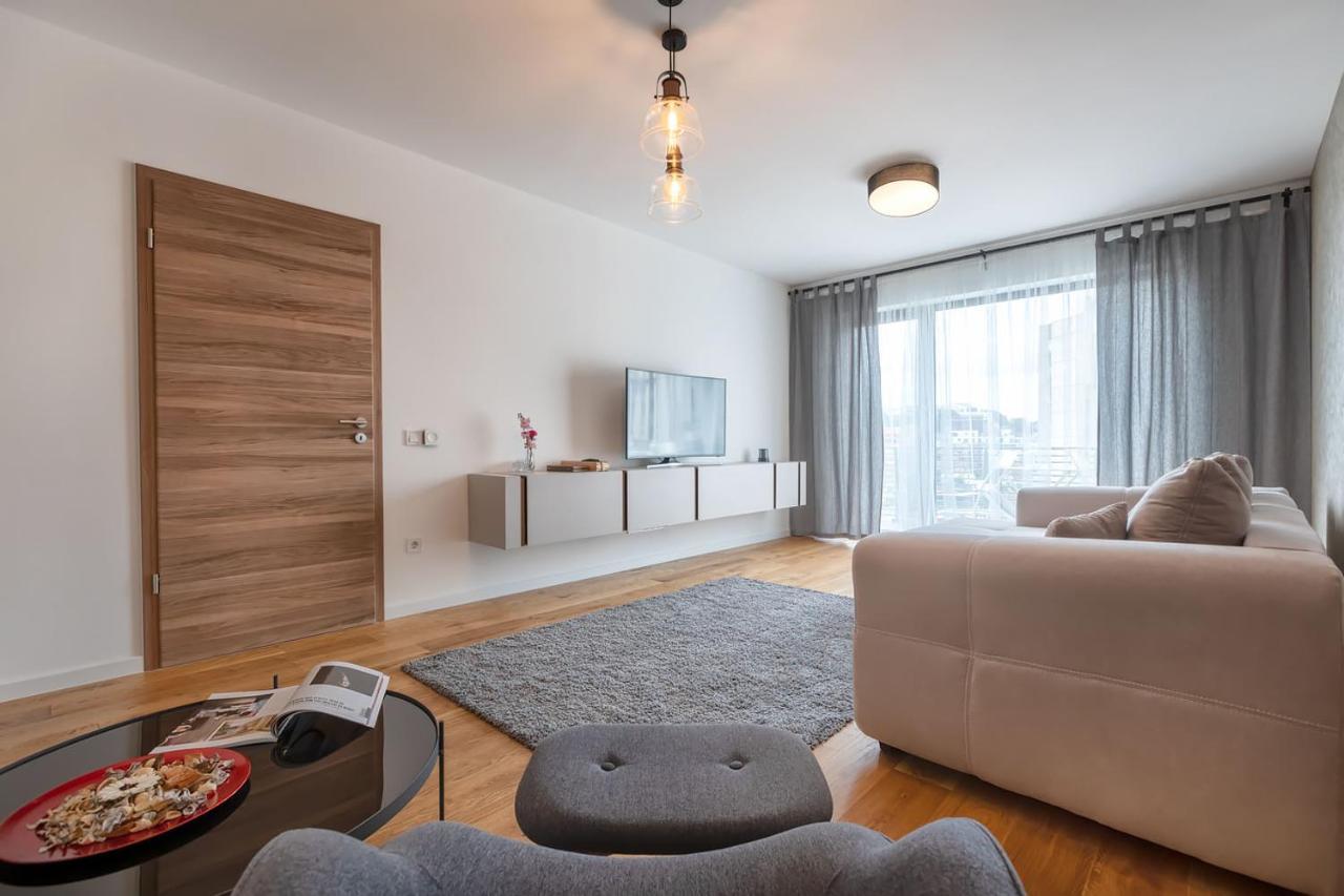 Cosmopolit Booking Brassó Kültér fotó